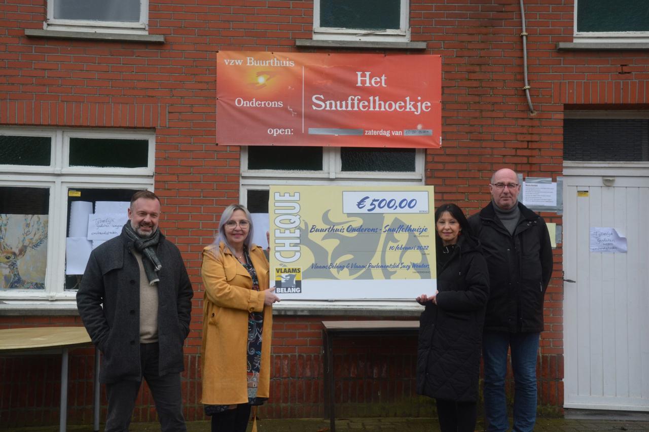 Vlaams Volksvertegenwoordiger Suzy Wouters schenkt cheque aan vrijwilligersproject voor armoedebestrijding in Scherpenheuvel-Zichem