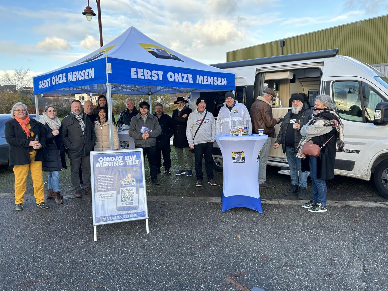 Vlaams Belang deelt in Scherpenheuvel koffie en chocomelk uit voor het goede doel