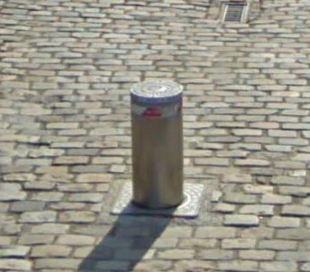 De verzonken paaltjes aan onze Bosstraat 