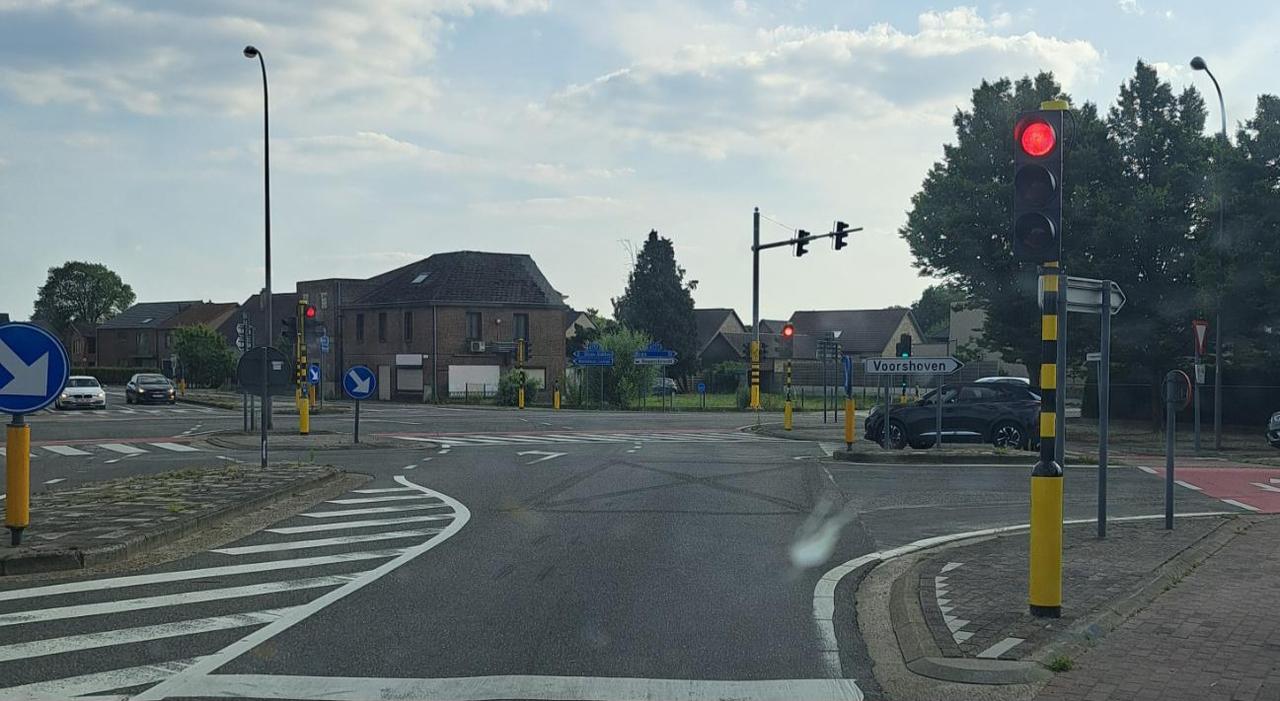 Kruispunt Voorshoven niet veiliger door extra verkeerslicht 