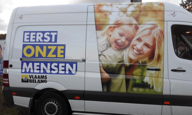 Borden plaatsen in Neeroeteren!