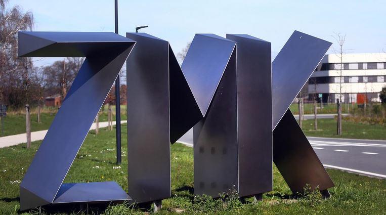 Donkere wolken boven ziekenhuis