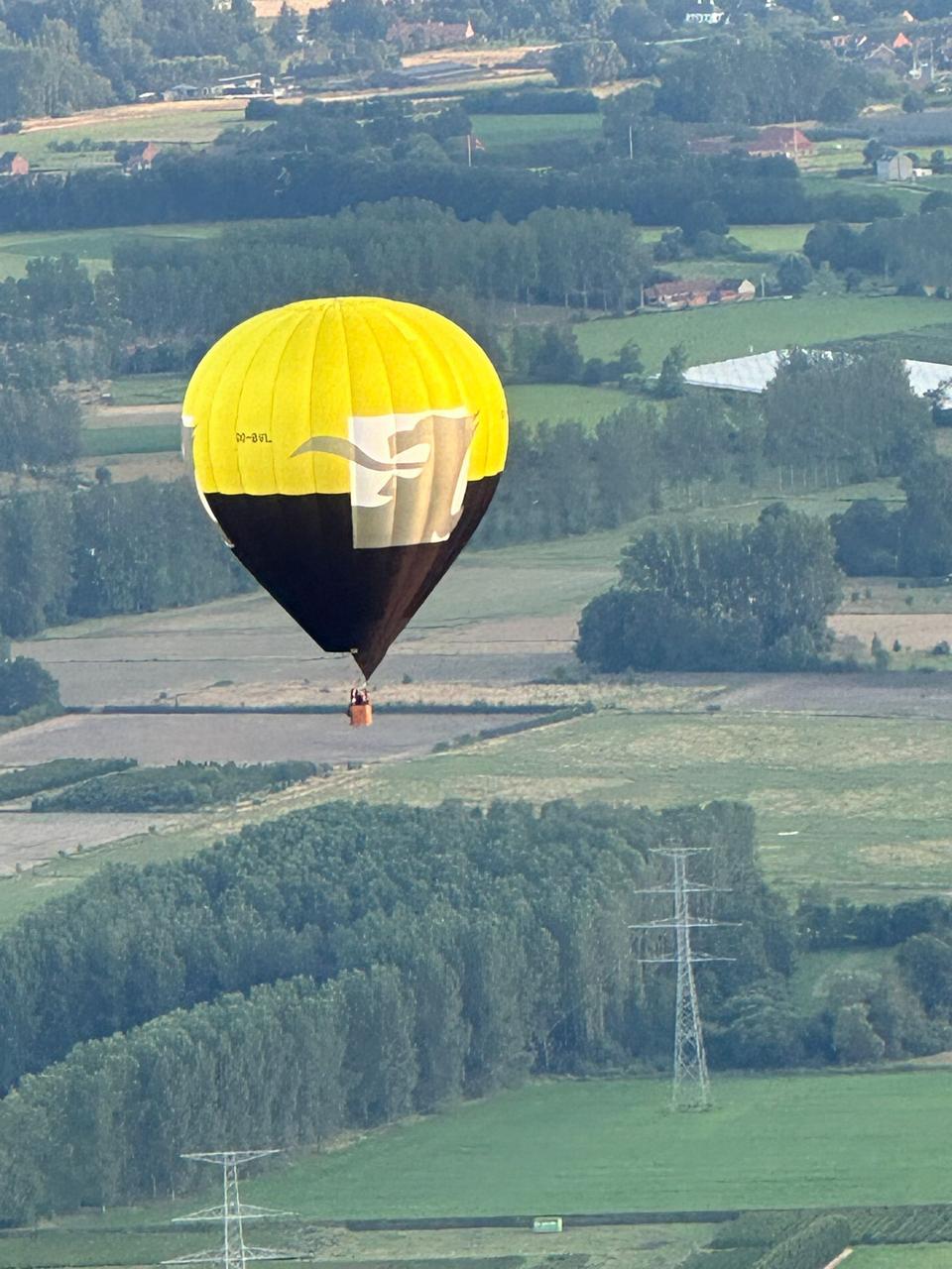 Vlaams Belang Luchtballon vloog van Hasselt naar Kortessem