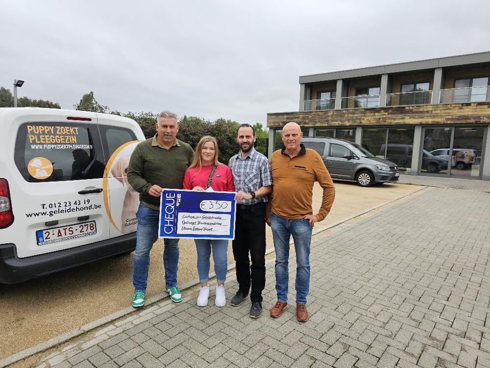 Vlaams Belang geeft opleiding geleidehonden een steuntje in de rug
