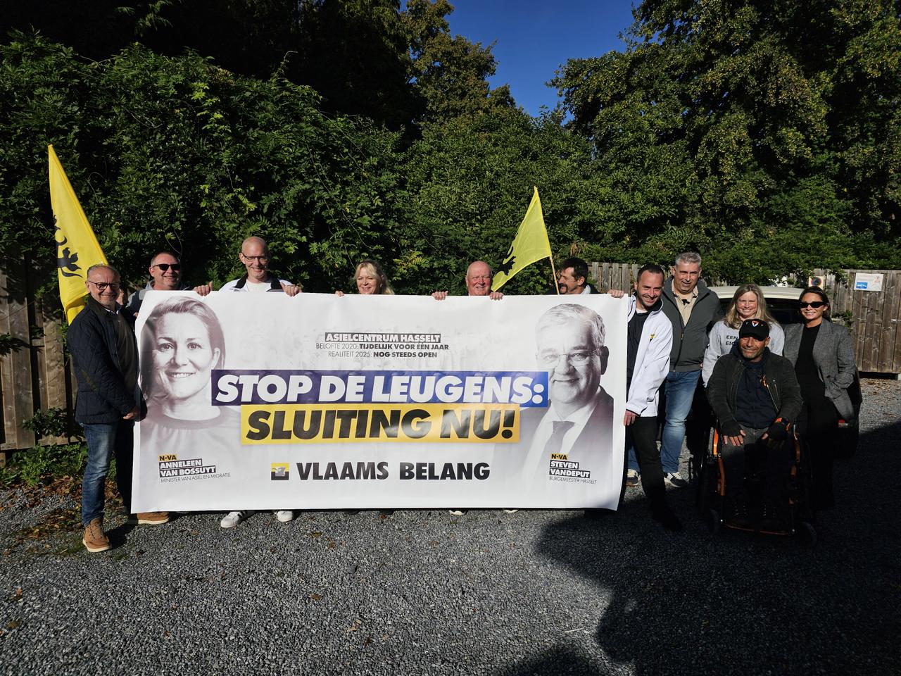 VLAAMS BELANG PROTESTACTIE AAN HET ASIELCENTRUM IN HASSELT: SLUITING NU!