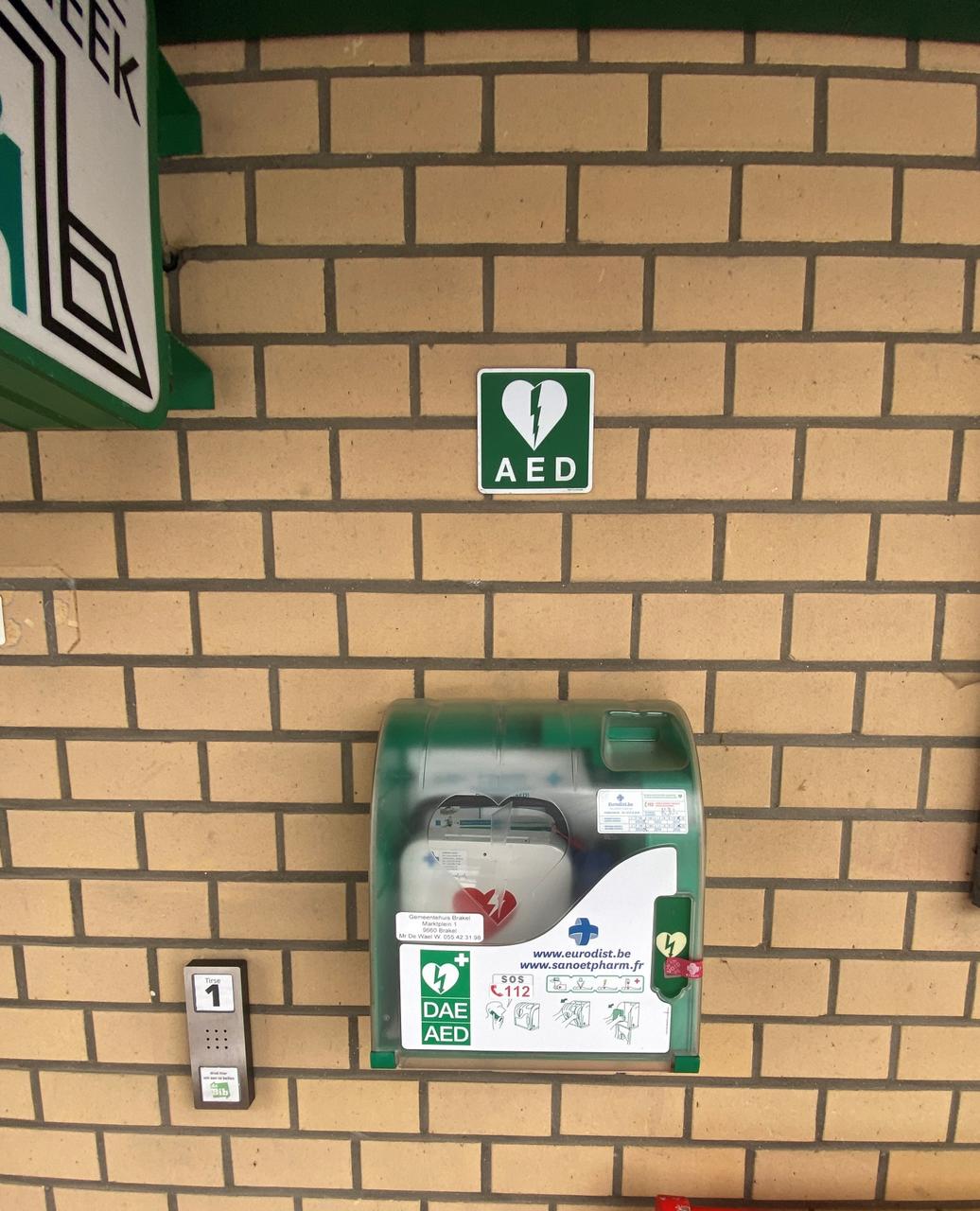 Open VLD wil geen AED-toestel buiten aan het sportcomplex