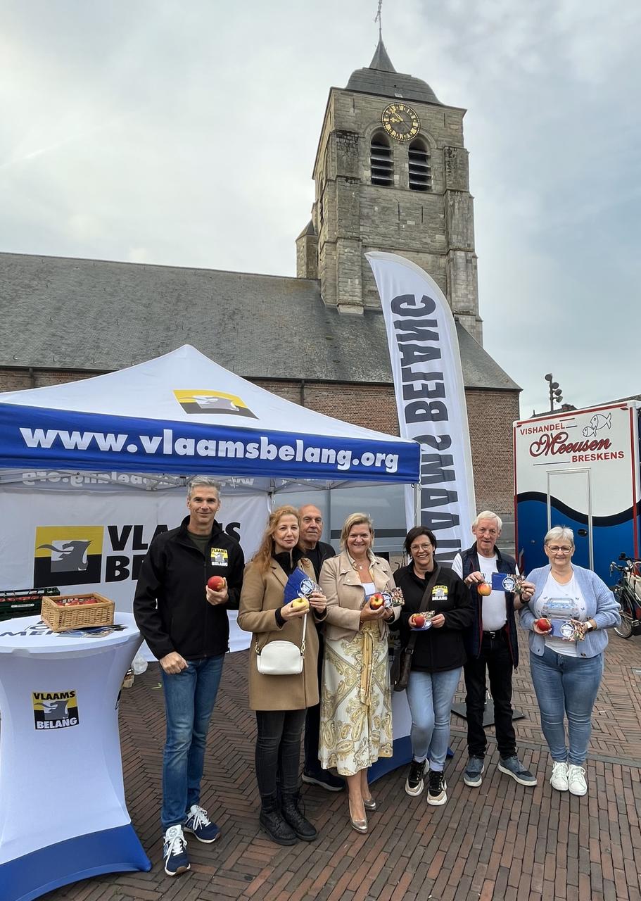 Vlaams Belang Brakel deelt appels uit