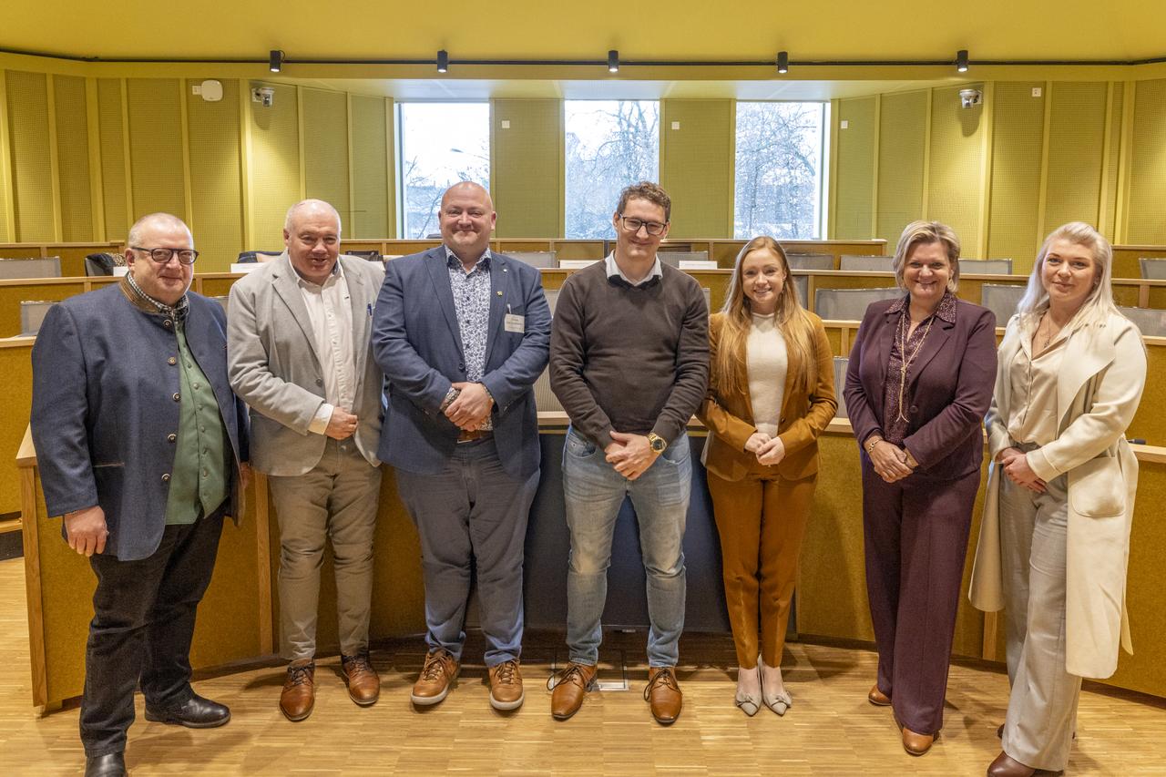 Vlaams Belang duwt voorstel over neutraliteit in Oost-Vlaams provinciaal onderwijs over de streep