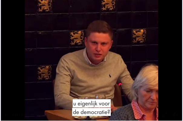 Burgemeester zet lokale democratie weg als “spelletje”