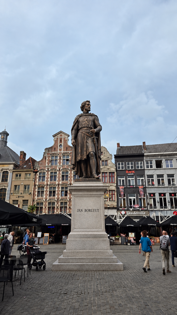 Vlaams Belang wil Jan Borluut en Vina Bovy op de Korenmarkt: “Geef Gentse geschiedenis opnieuw een gezicht”