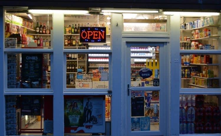 Overlast rond nachtwinkels stijgt: “tijd voor strengere regels”