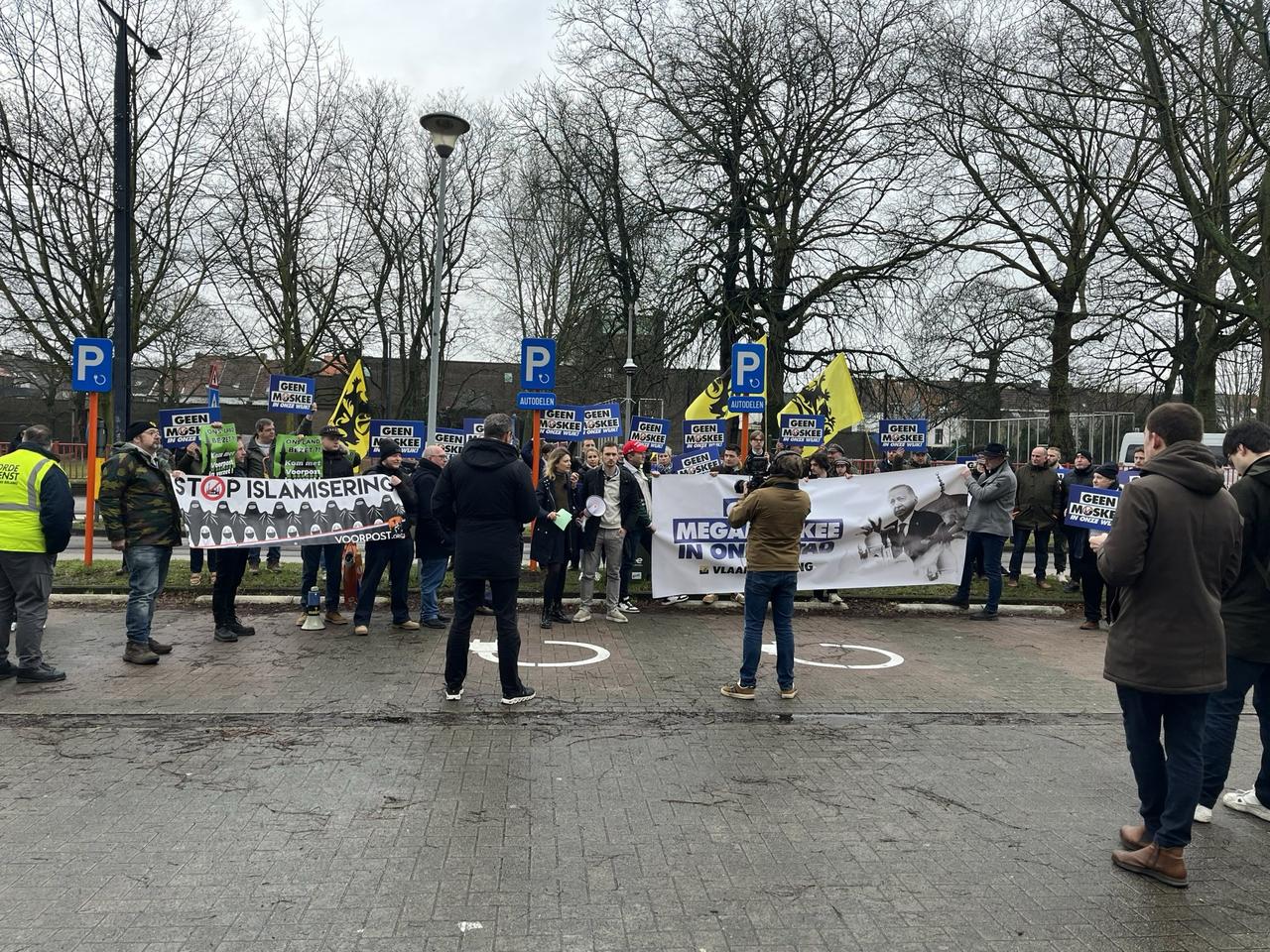 Vlaams Belang Gent betoogt tegen megamoskee aan Rabot