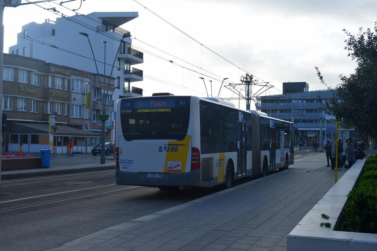 Bijna 70.000 euro aan busabonnementen voor illegalen ondanks miljardenschuld
