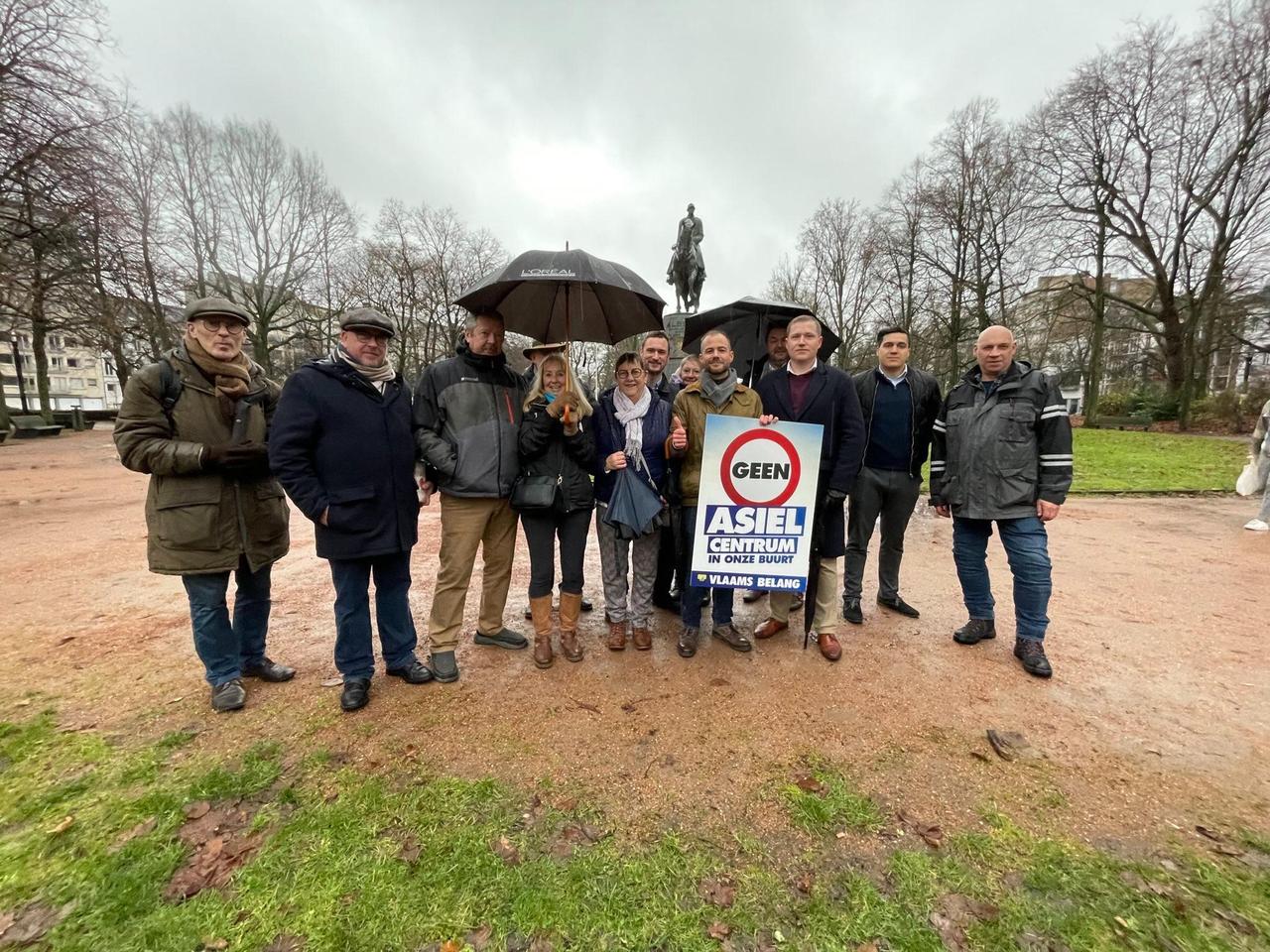 Vlaams Belang protesteert tegen asielcentrum in Seniotel