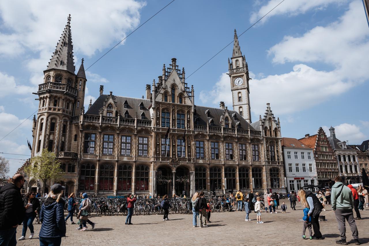 “Paarsgroene ploeg stuurt rekening eigen wanbeleid door naar gewone Gentenaar”