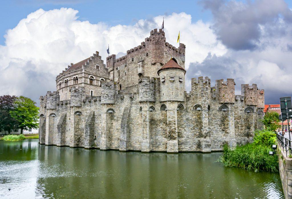 Vlaams Belang roept stadsbestuur op alsnog van plannen Gravensteen af te zien en wil bezwaar aantekenen