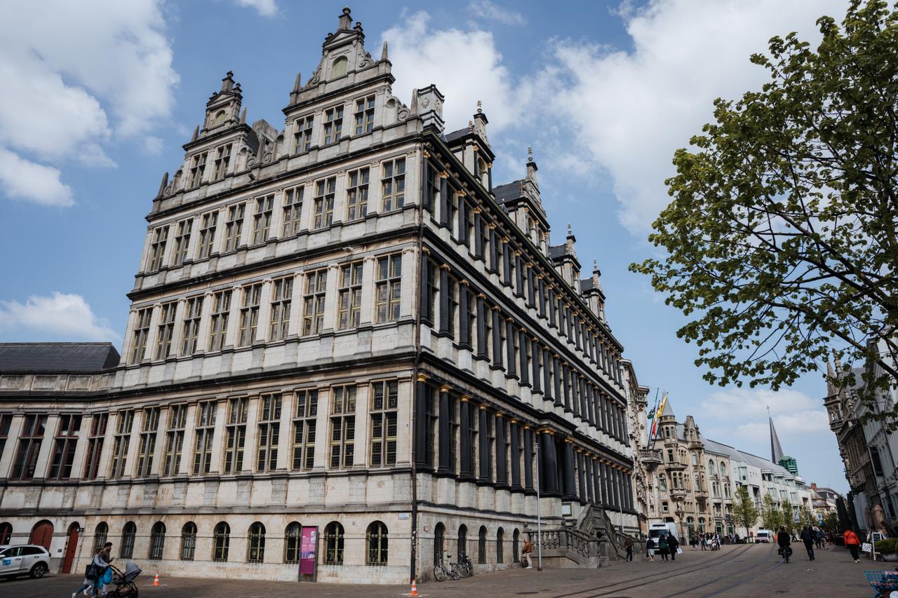 Gent blijft discrimineren bij aanwervingen - Vlaams Belang-protest weggestemd