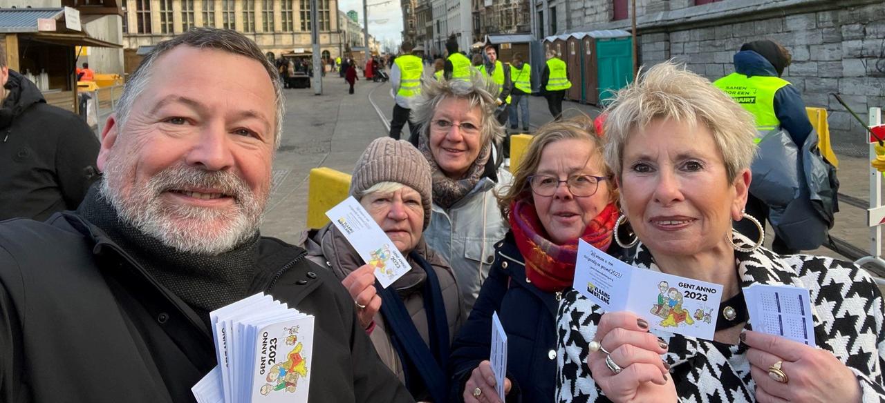 Vlaams Belang deelt kalendertjes uit op nieuwjaarsreceptie, maar klinkt niet mee