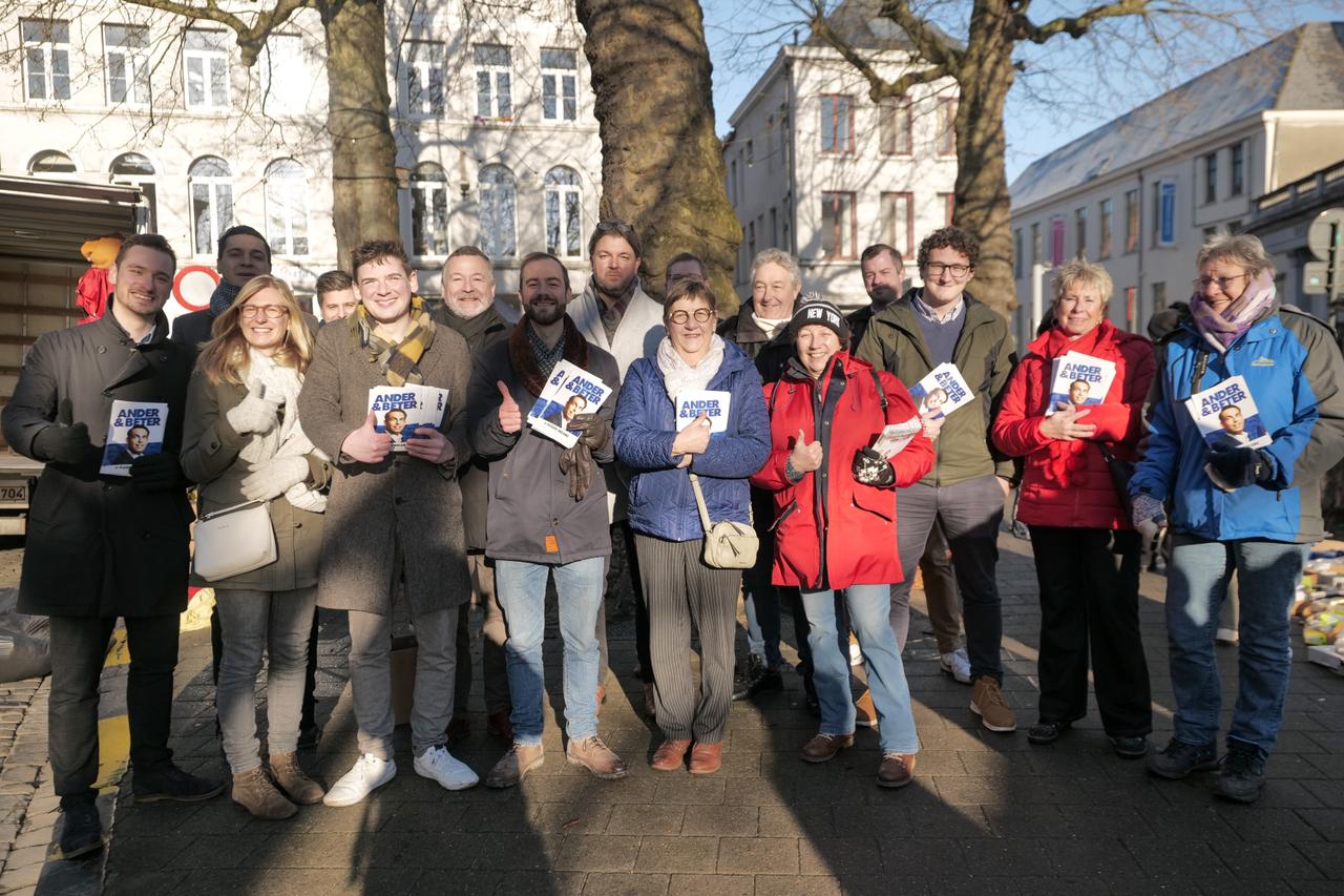 Vlaams Belang Gent houdt grote flyeractie in Gent in het kader van campagne ‘Ander en beter’