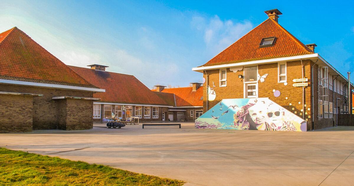 Bredene; Protestactie tegen heropening asielcentrum. Donderdag 16 oktober 18u30