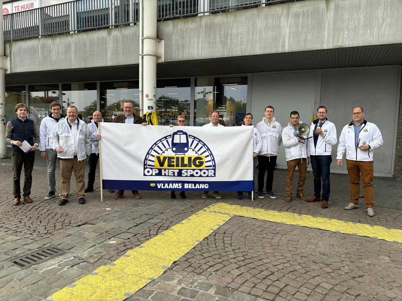 Vlaams Belang voert actie tegen onveiligheid op het spoor
