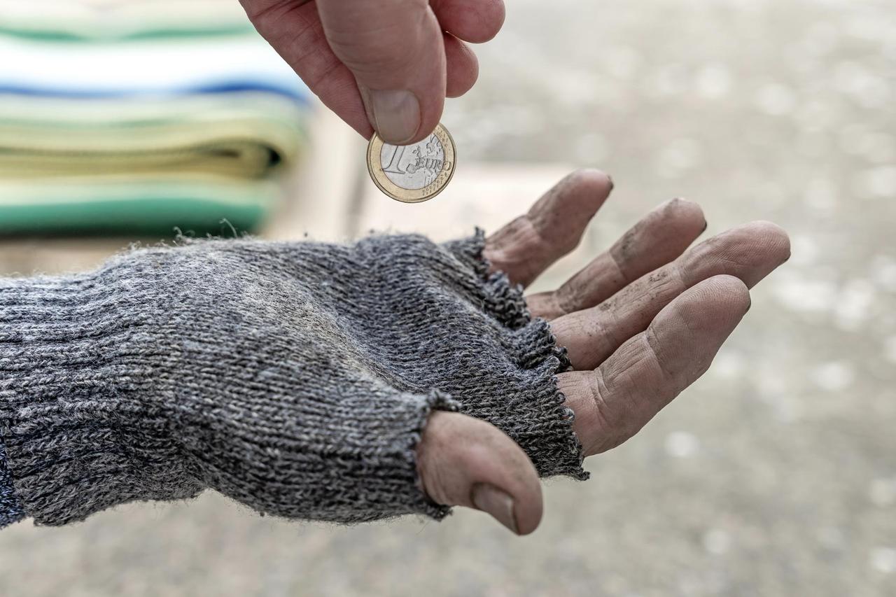 Vrijwillig budgetbeheer voor daklozen: “Dam tegen misbruik, brug naar zelfstandigheid”