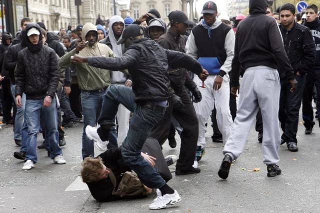 Kortrijk: illegalen beroven marktkramers
