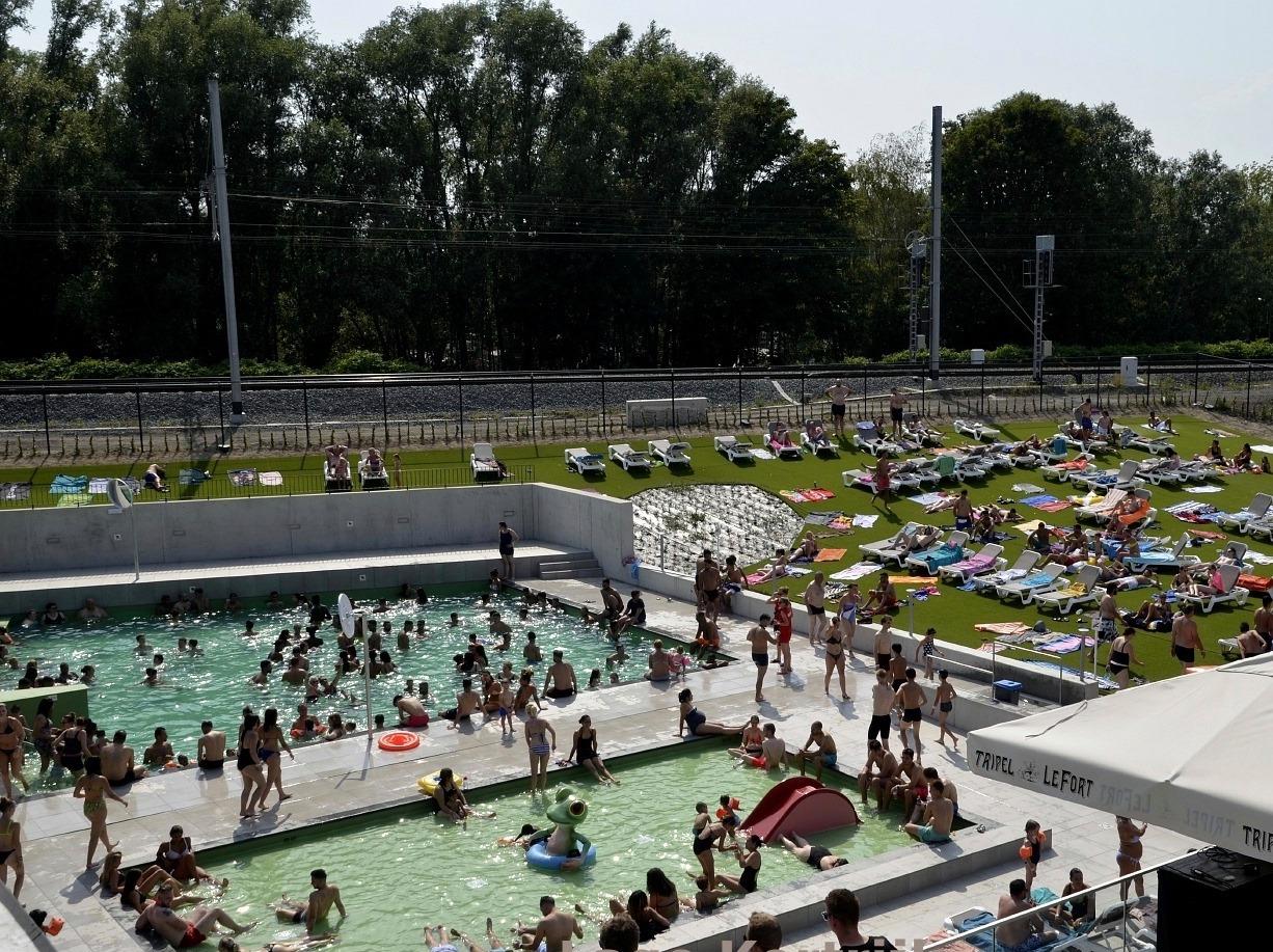 Alarmbel over Lago-zwembaden