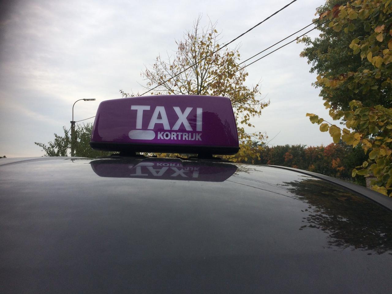 Belastingen taxi’s gans jaar kwijtgescholden, dankzij VB