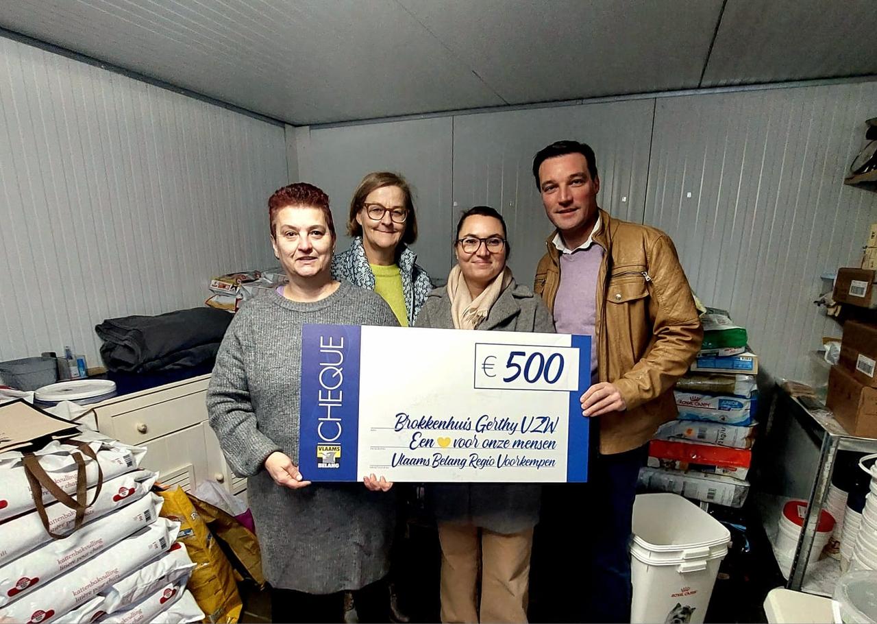 Vlaams Belang Voorkempen doneert 500 euro aan goede doel Brokkenhuis Gerthy uit Schilde