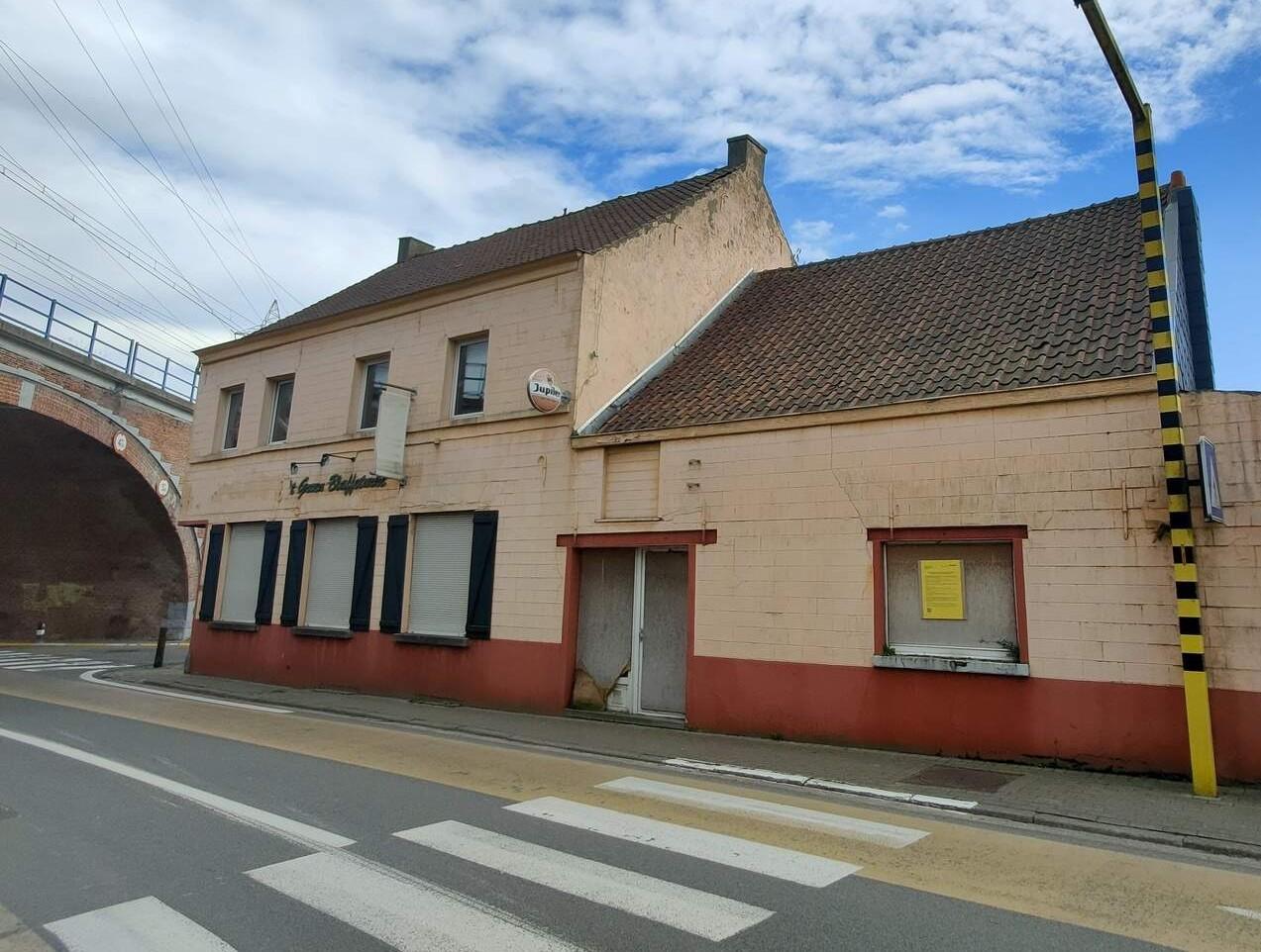 Gemeentebestuur negeert eigen omgevingsambtenaar en duwt omstreden woonblok door: “Dit is geen sociaal woonbeleid, maar bestuurlijke arrogantie”