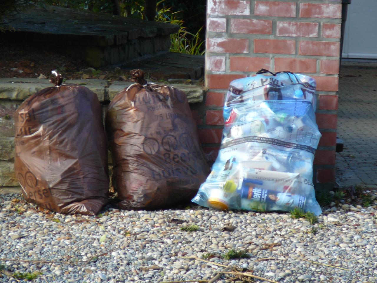 Tarief huisvuilzakken stijgt opnieuw