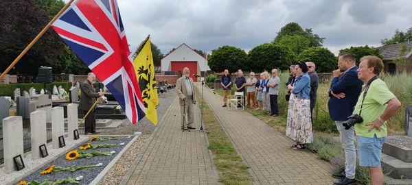 Jaarlijkse herdenkingsplechtigheid voor bemanning van neergestorte Engelse bommenwerper in Koersel
