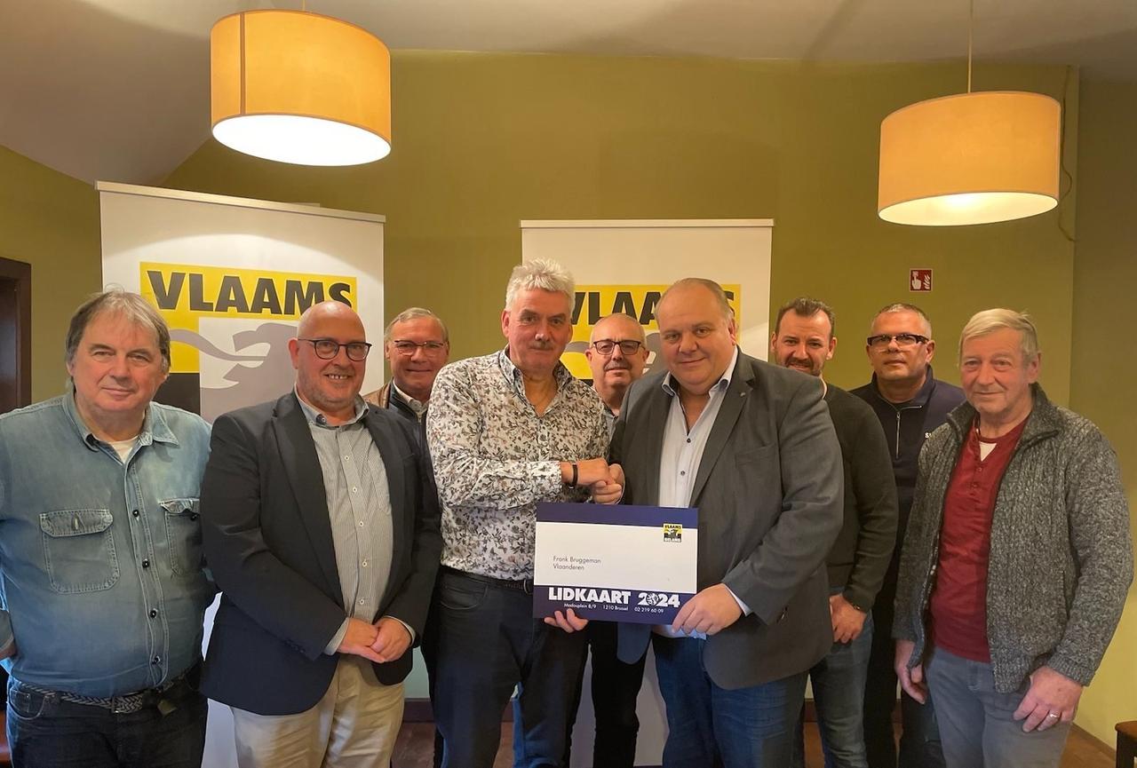 Oud-burgemeester Zelzate stapt over naar Vlaams Belang en kondigt kartellijst ‘Vlaams Belang-Voluit Zelzate’ aan