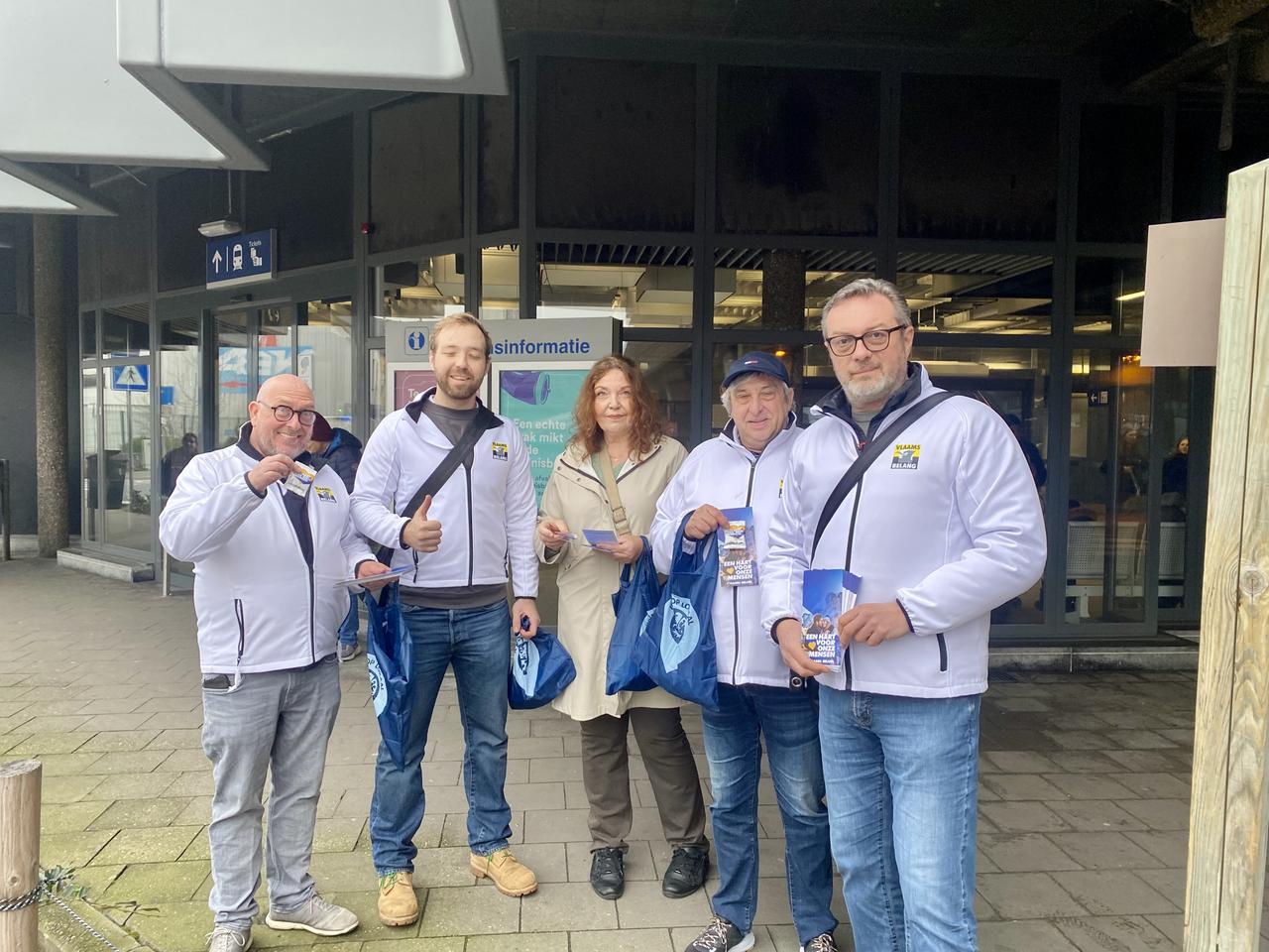 Valentijnsactie Vlaams Belang Deinze. Een hart voor onze mensen.