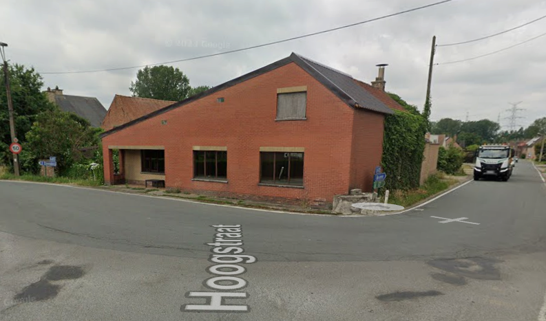 Kruispunt Kraak wordt overzichtelijker na sloop van hoekwoning: “Vrachtwagens kunnen hier nu amper bocht nemen”