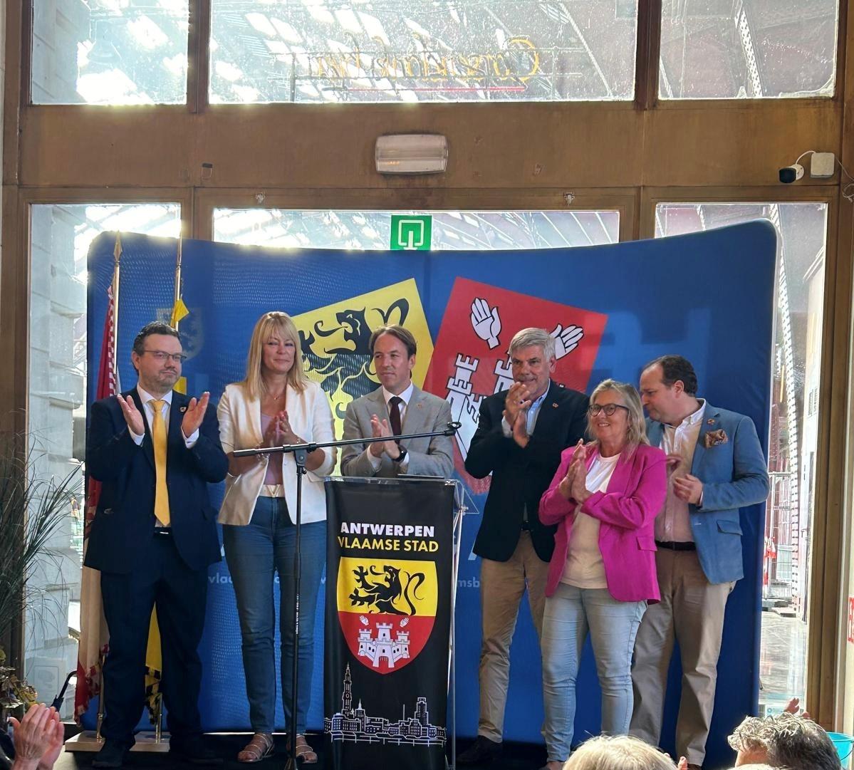 Verkiezingsprogramma 'Antwerpen weer van ONS' met bijhorende stemtest voorgesteld in Centraal Station