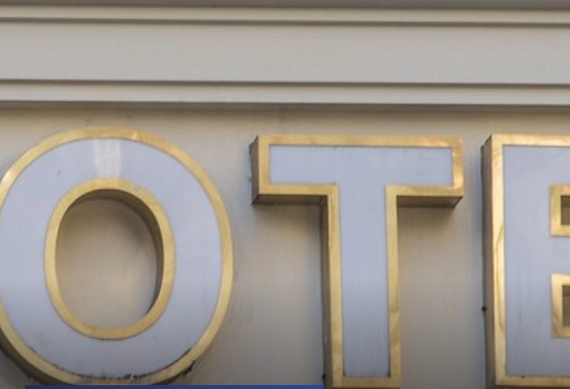 Antwerpen betaalt hotelkamers voor niet-Belgen terwijl eigen gezinnen in de kou blijven staan