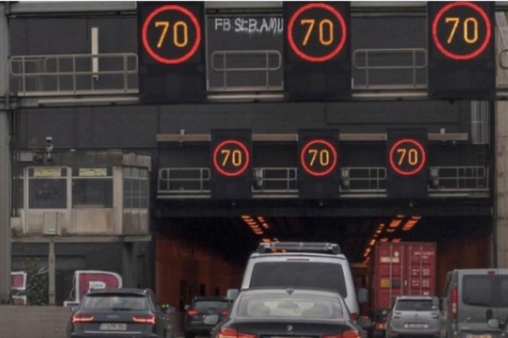 Steeds meer Vlamingen moeten verkeersbelasting afbetalen: Vlaamse regering incasseert recordbedragen terwijl gezinnen kreunen onder facturen