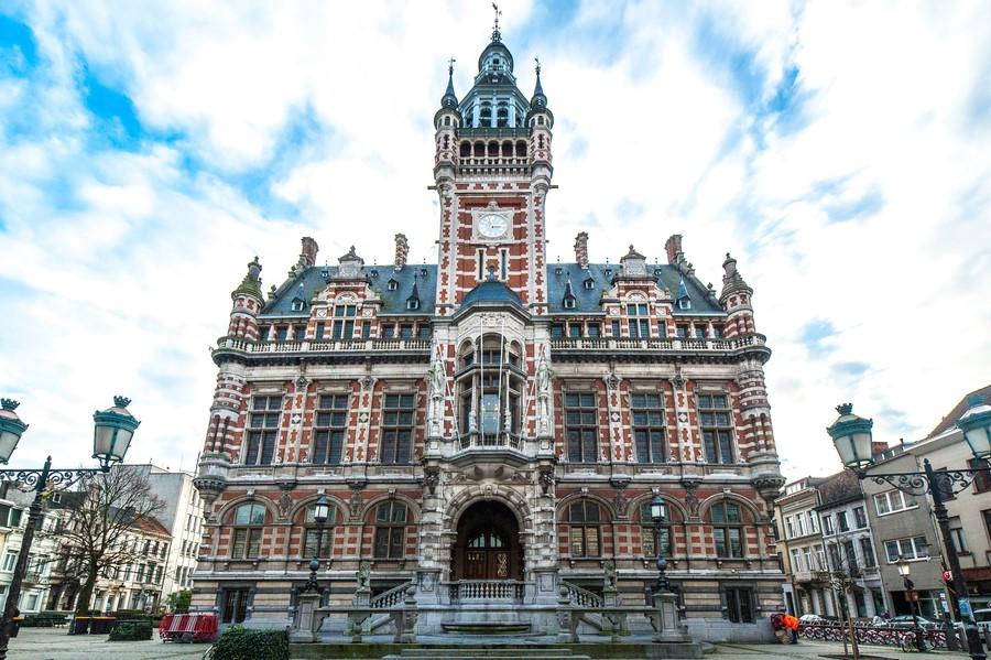 Vlaams Belang dient tuchtklacht in bij Vlaamse regering wegens schorsen districtsraad Borgerhout omwille van de ramadan