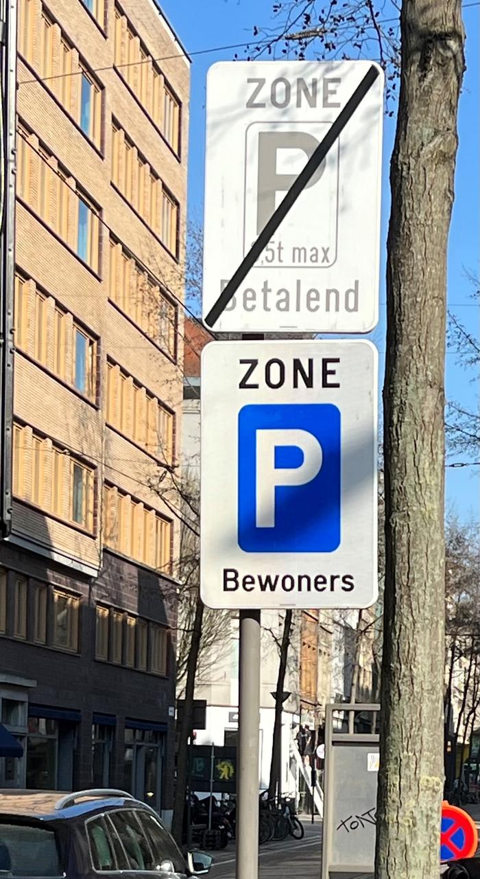 Antwerpen int miljoenen aan parkeerboetes, maar laat buitenlanders massaal ontsnappen: 9.707 buitenlandse overtreders, amper 60.000 euro geïnd van de 427.108 euro aan boetes