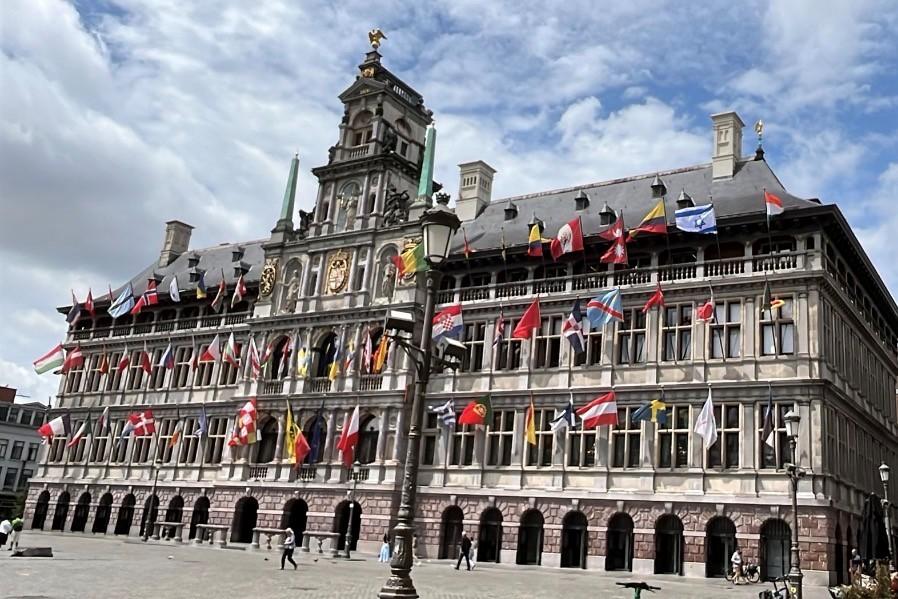 Vlaggenkwestie: links blinkt uit in hypocrisie en antisemitisme