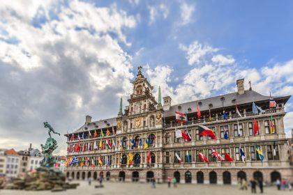 Elfjarig meisje overleden bij beschieting: Vlaams Belang roept Antwerpse gemeenteraad vervroegd bijeen