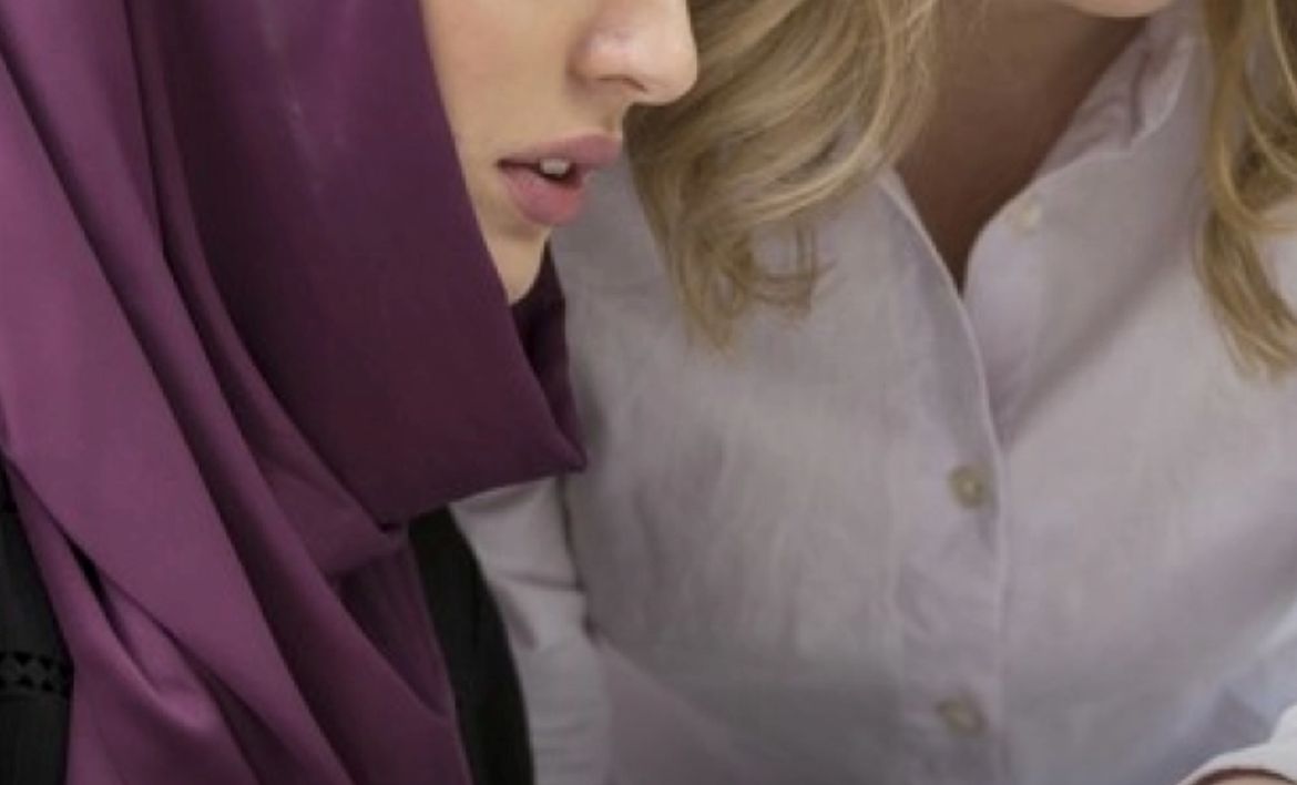 Antwerpen betaalt miljoenen aan tolken terwijl Nederlands leren vrijblijvend blijft