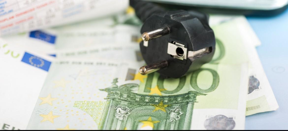 Voordelen voor Antwerpse schepenen rijzen de pan uit: gewone Antwerpenaar betaalt de rekening