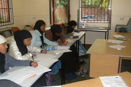 Meerderheid kinderen in lager (57%) en secundair (51%) stedelijk onderwijs is moslim