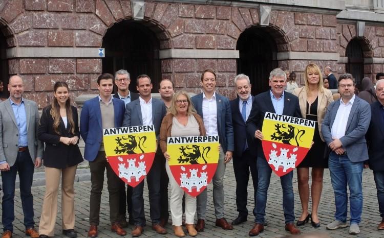 Prominente plaatsen voor gemeenteraadslijst en lijsttrekkers districten voorgesteld