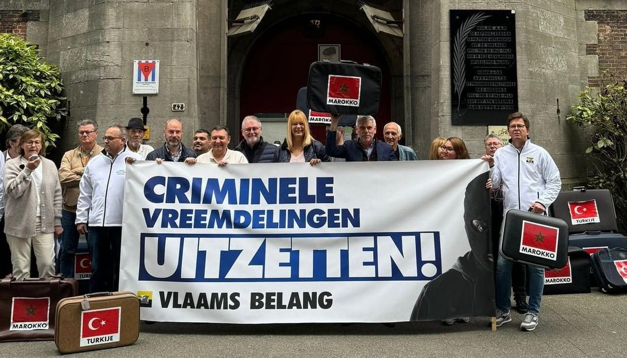 Vlaams Belang voert actie aan arresthuis Begijnenstraat
