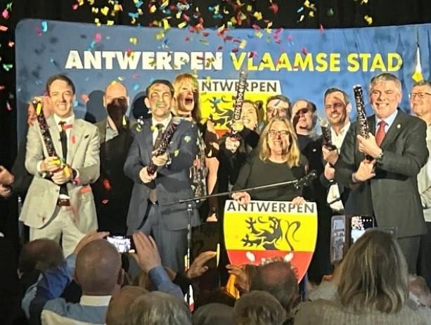 Antwerpse Nieuwjaarsreceptie: Filip Dewinter en Tom Van Grieken trappen verkiezingscampagne af