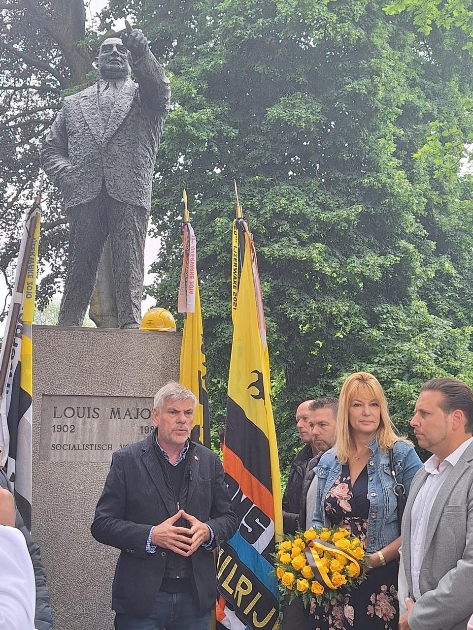 Met bloemenhulde aan standbeeld benadrukt Vlaams Belang noodzakelijkheid van de Wet Major